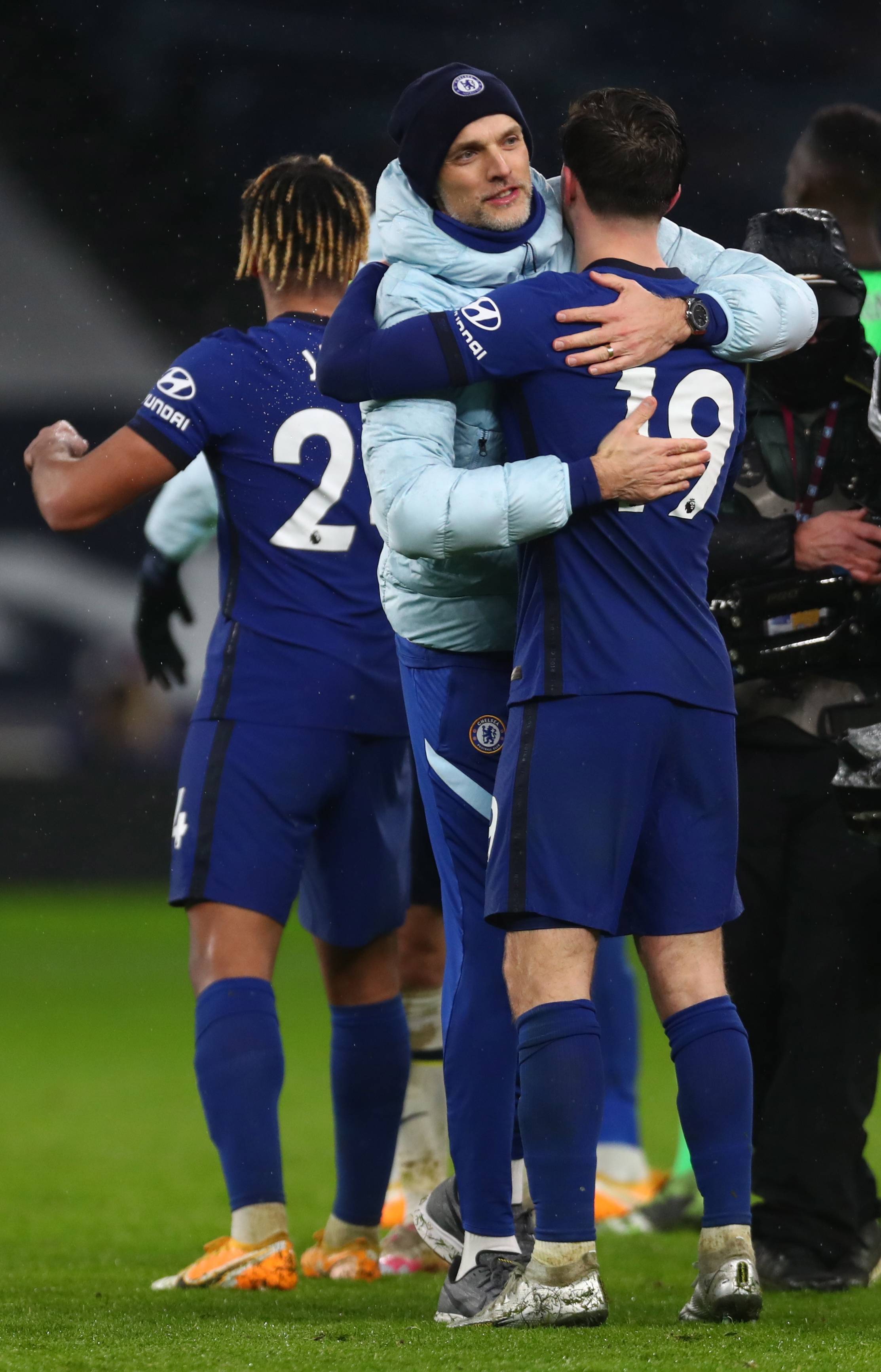 他凭借在巴 他凭借在巴